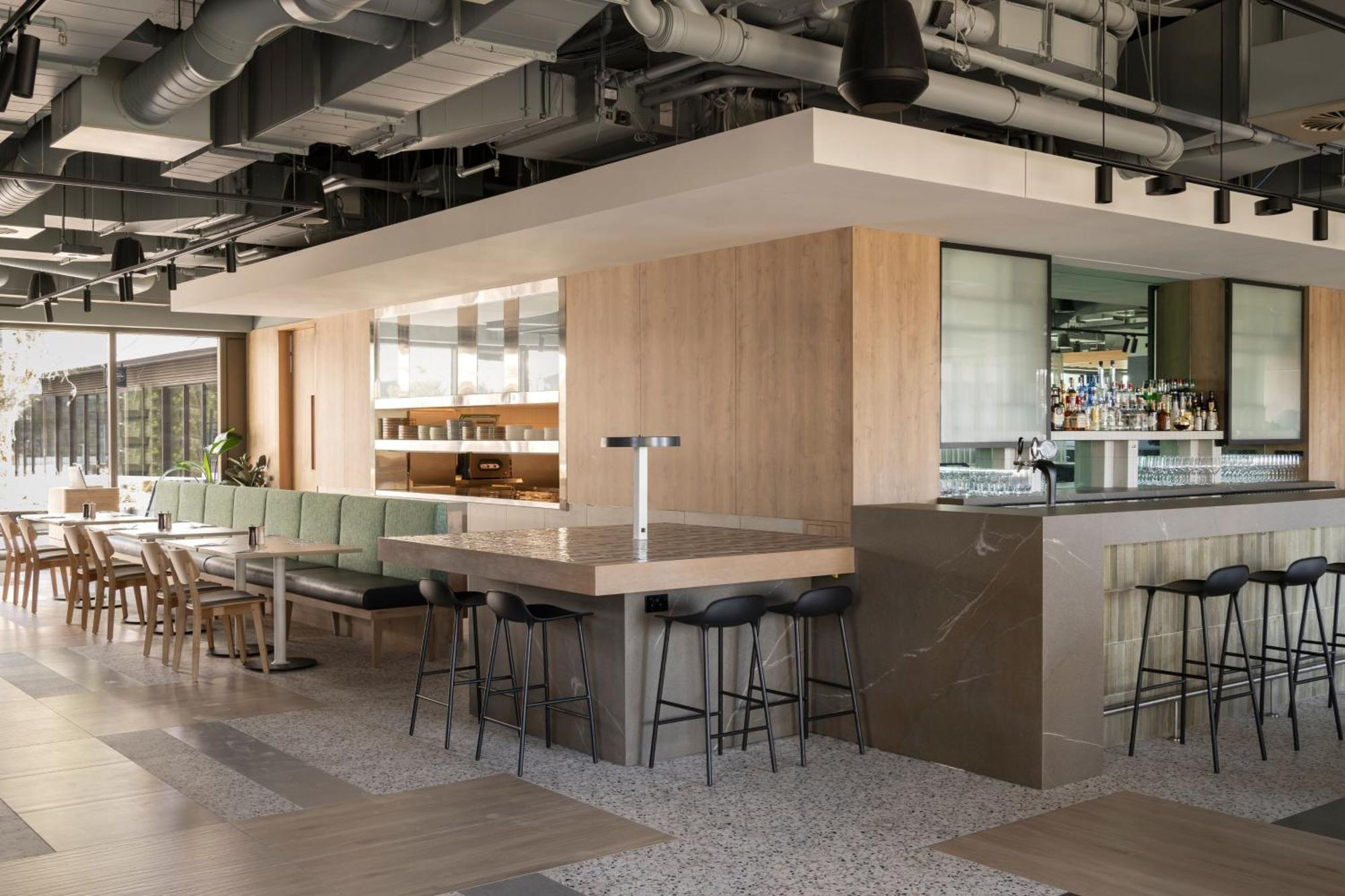 Courtyard By Marriott Perth Murdoch Hotel *